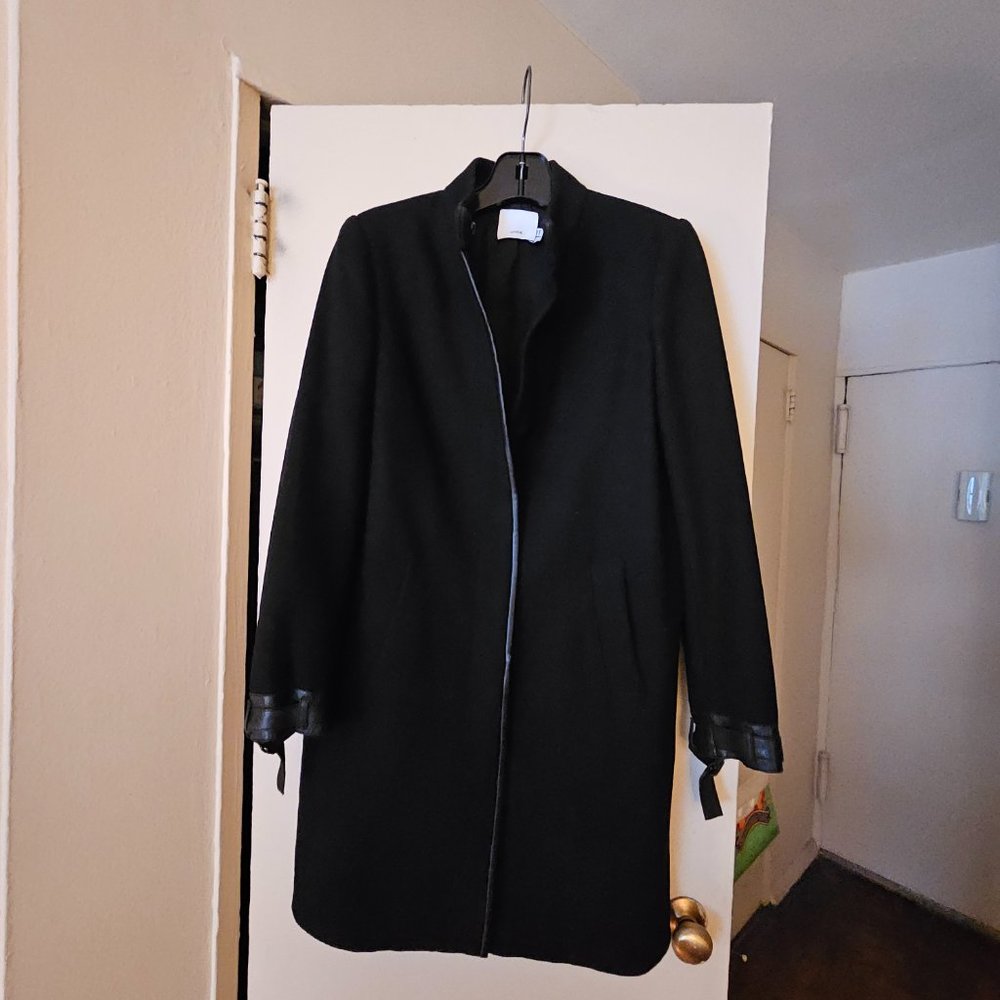 VINCE BLACK WOOL COAT WITH LAMB LEATHER TRIM.  SIZE 8/FITS SIZE 12